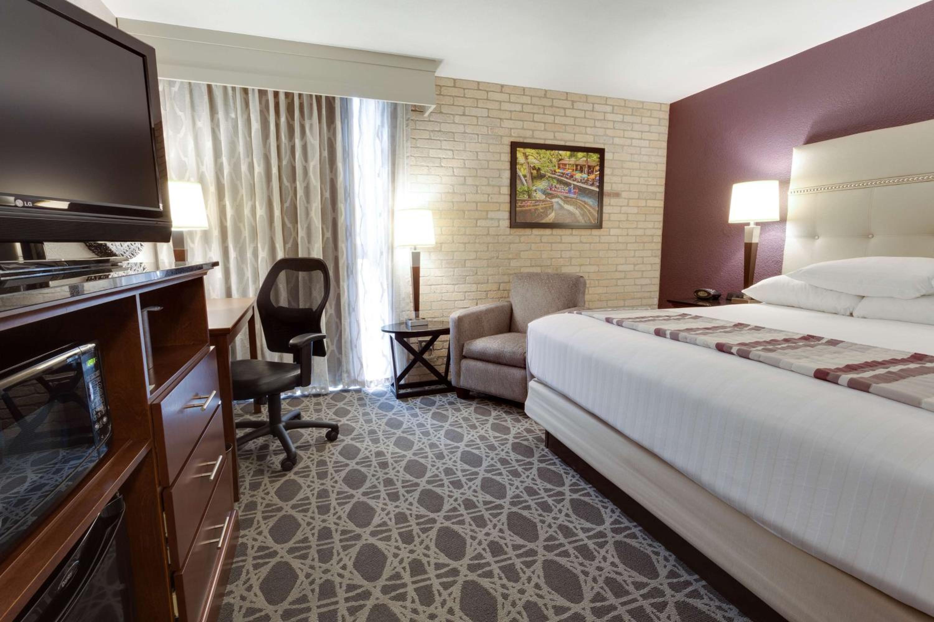 Deluxe, King Bed, Accessible