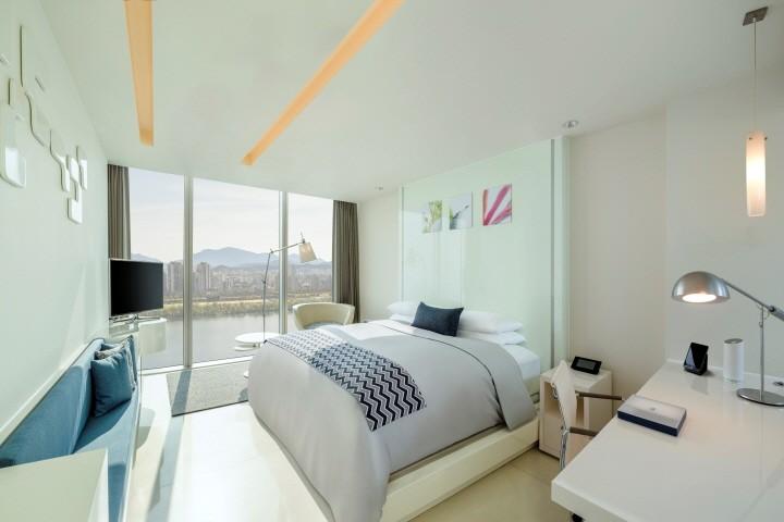 Sky, Deluxe, Double Bed, River View, Bathtub