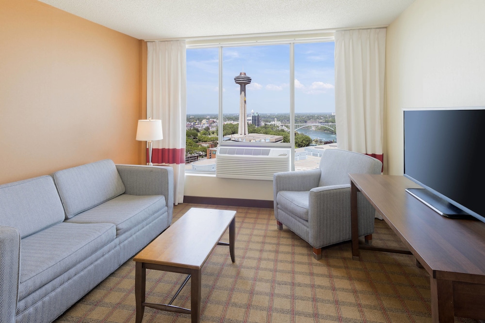Wyndham Grand Fallsview Hotel 39/65
