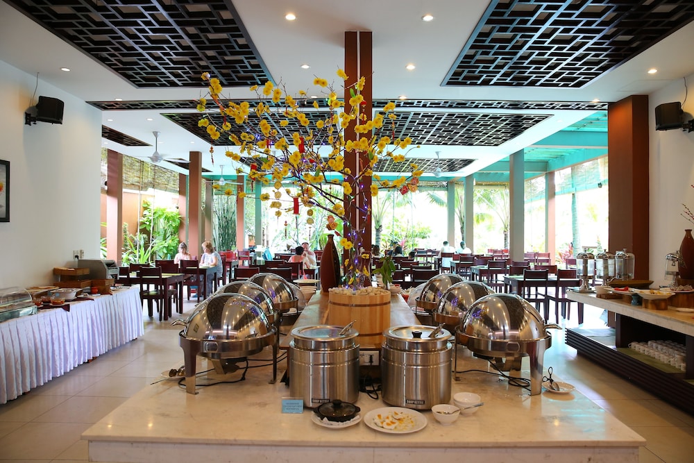 Tropicana Resort 55/74