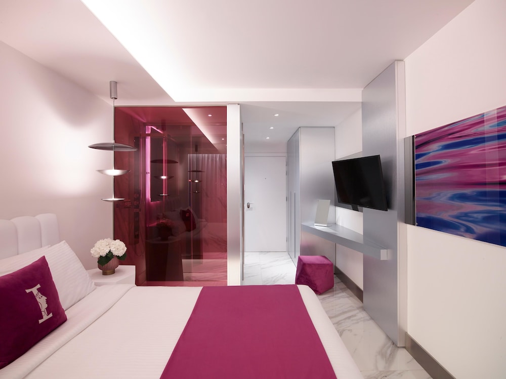 Silver, King Bed, Lateral Side Sea View
