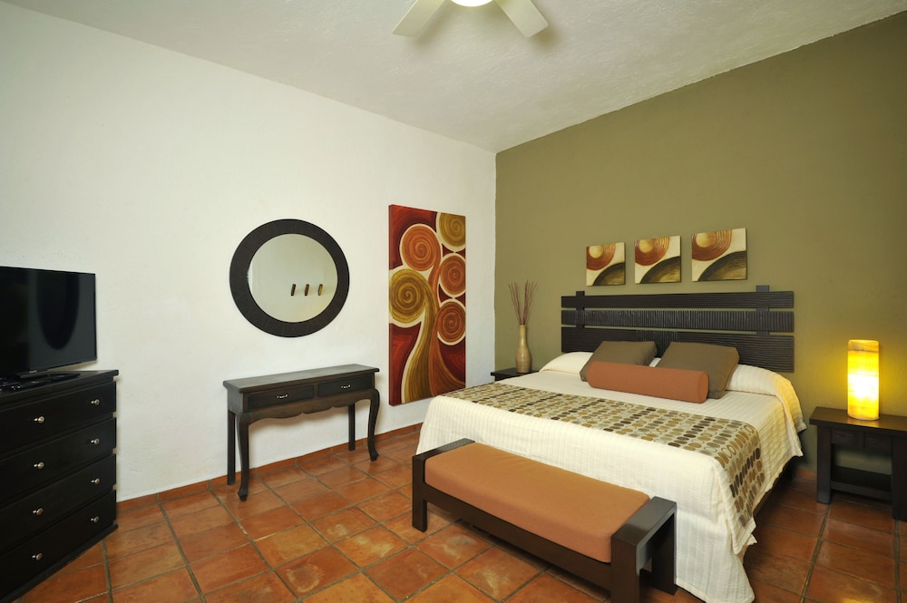 Las Palmas Condominios 12/36