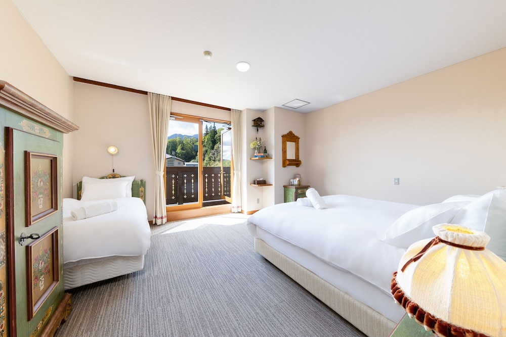 Room, Triple, 1 Double and 1 Single Bed, Slope View