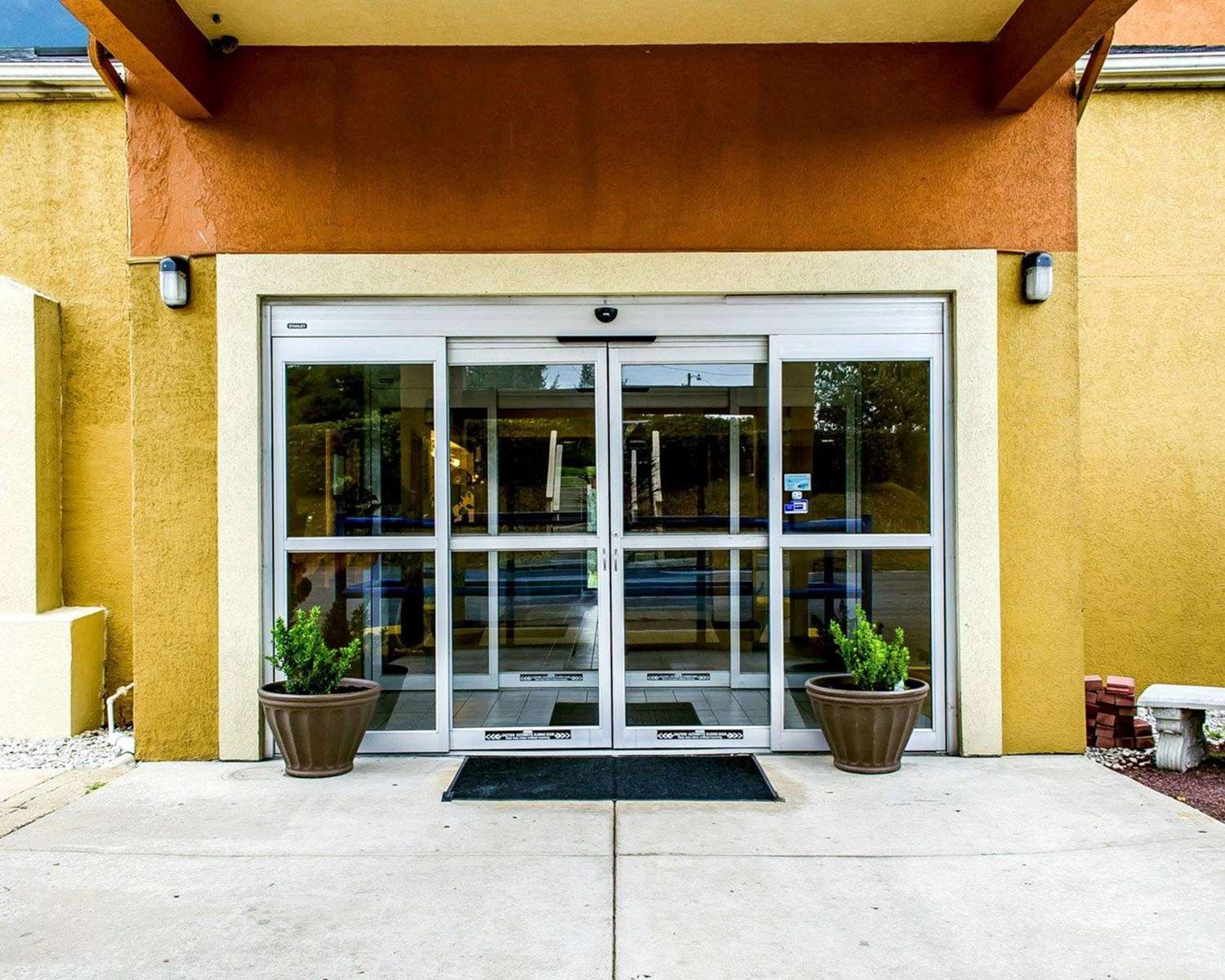 Econo Lodge Harrisburg - Hershey North 2/17