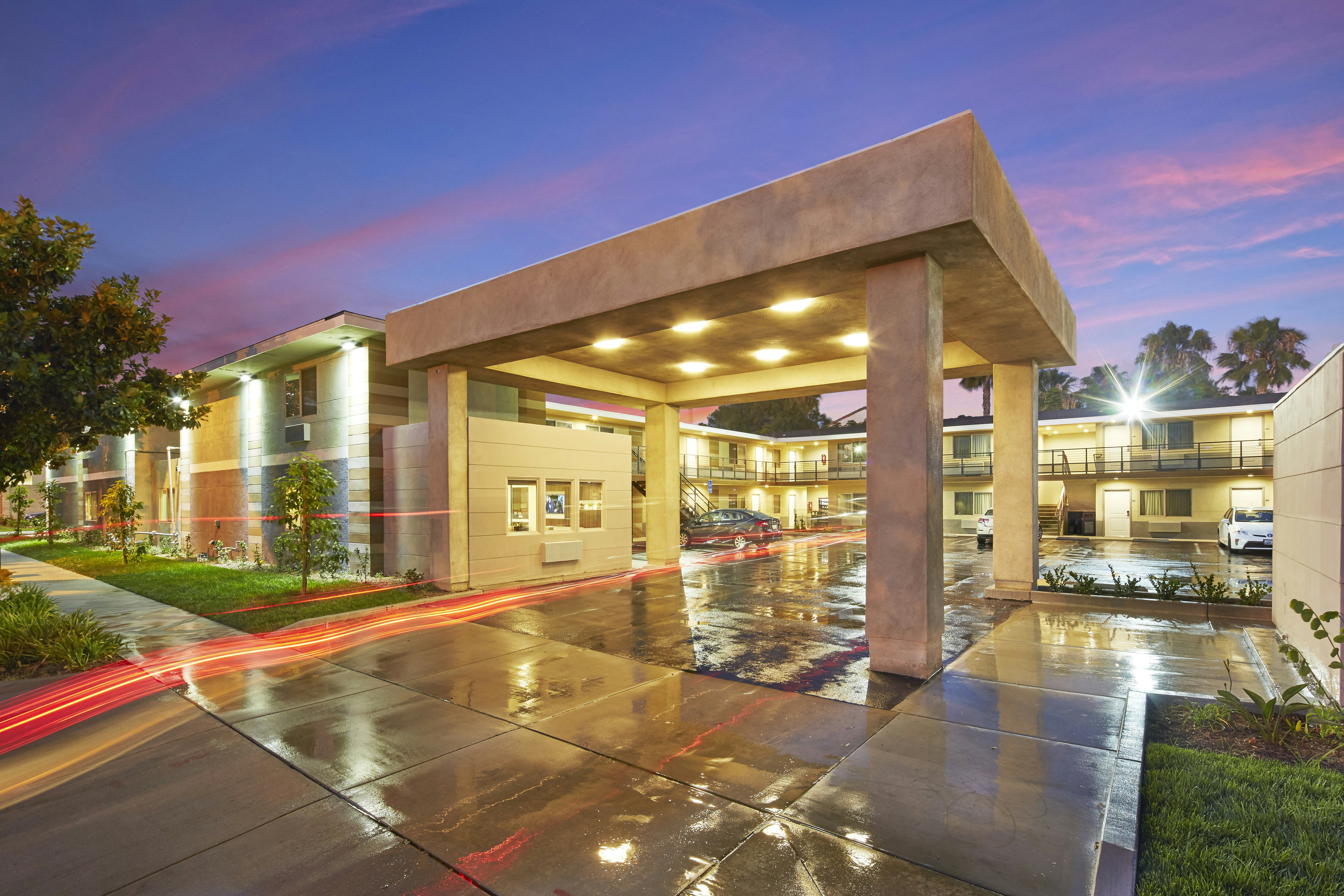 Eden Roc Inn Suites 2/22