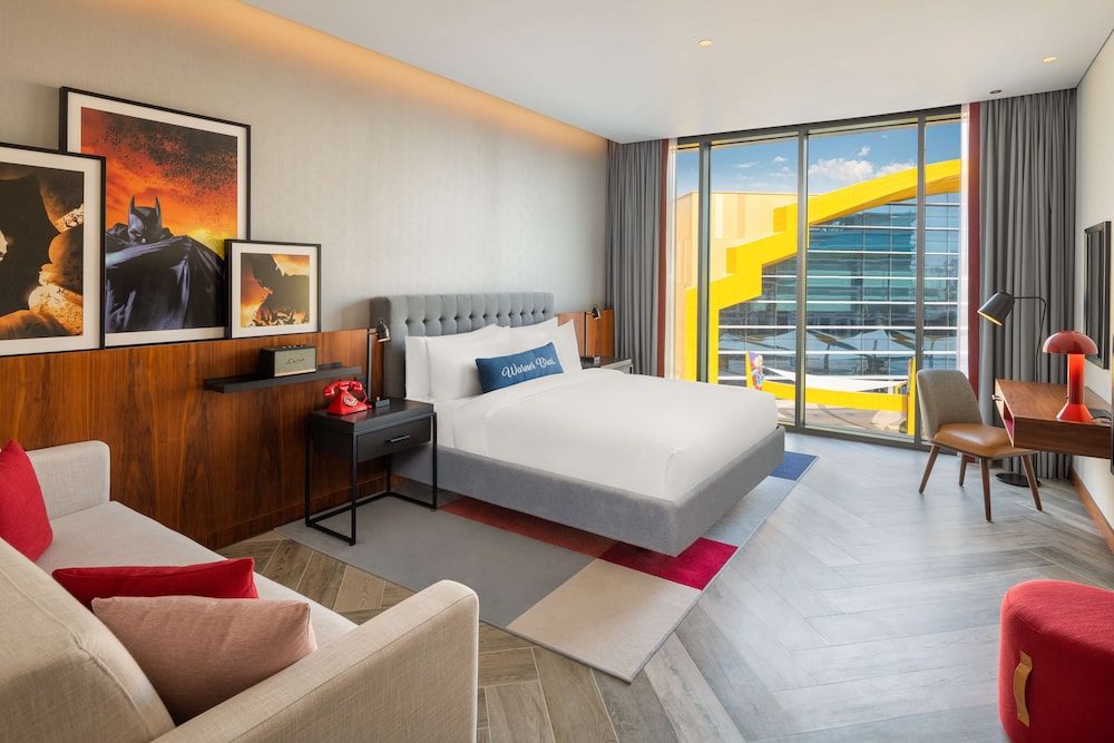 ROOM, KING BED