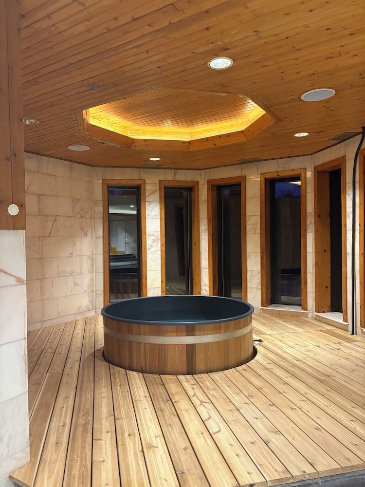 HOTEL LAC CARLING GOLF AND SPA 36/65