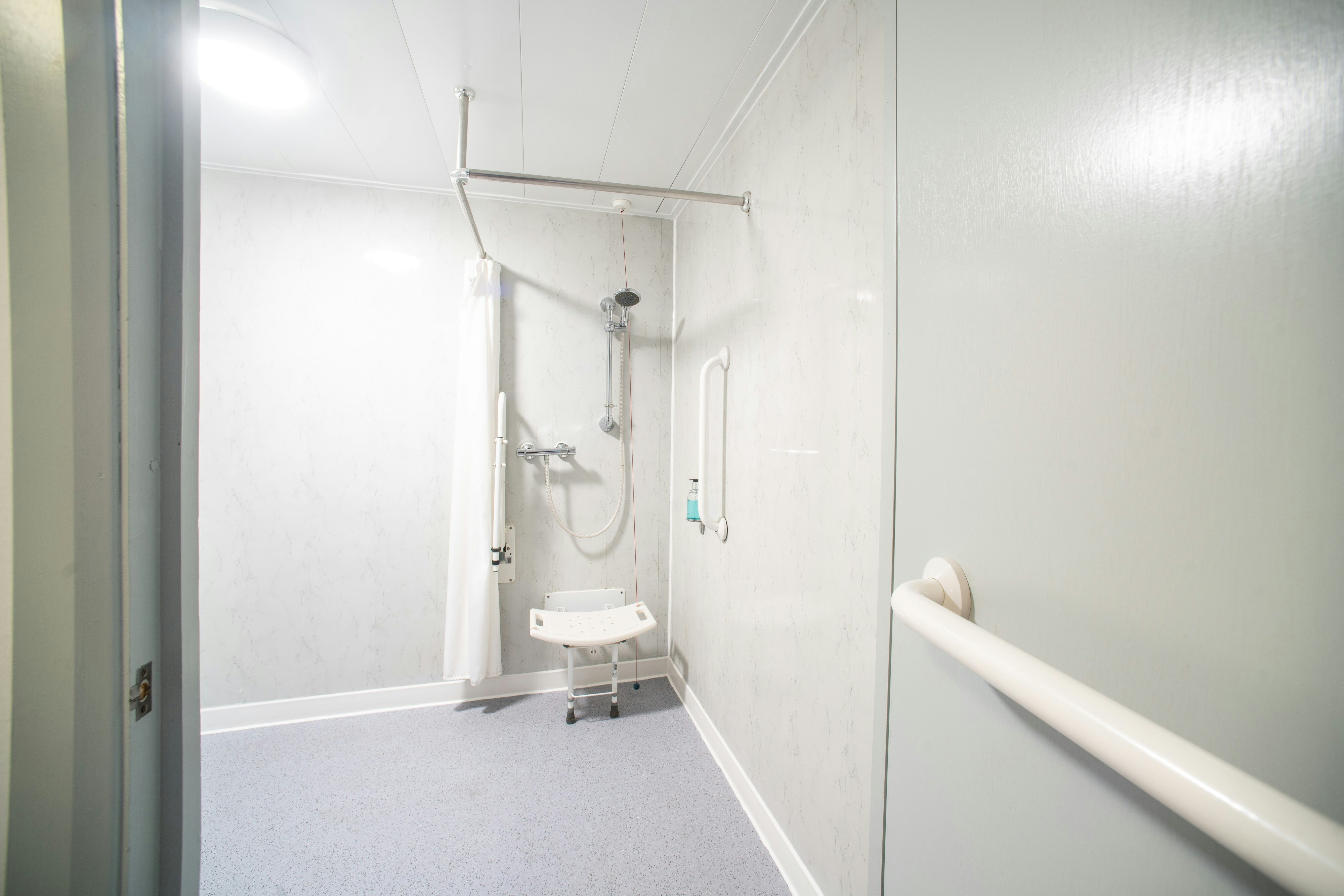 Room, Twin Beds, No Window، CiTi Hotel London Luton By Belvilla 2/2