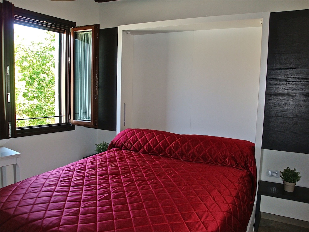ROOM, DOUBLE BED, KITCHENETTE