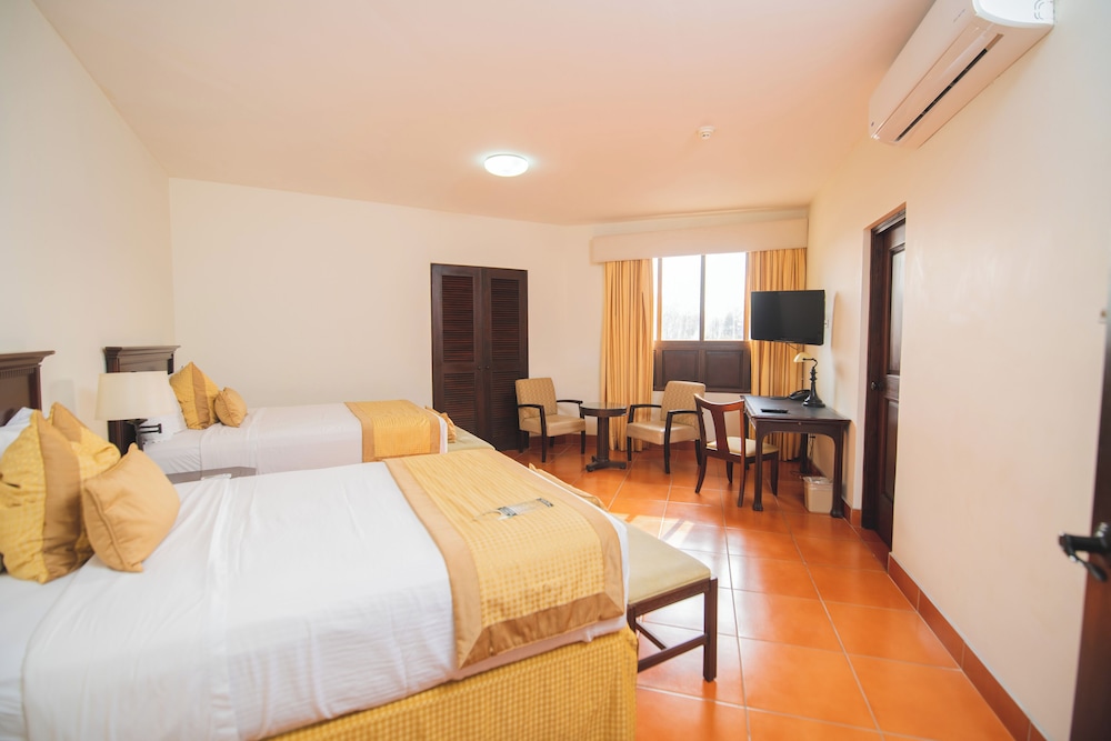 Hotel Los Portales 11/50