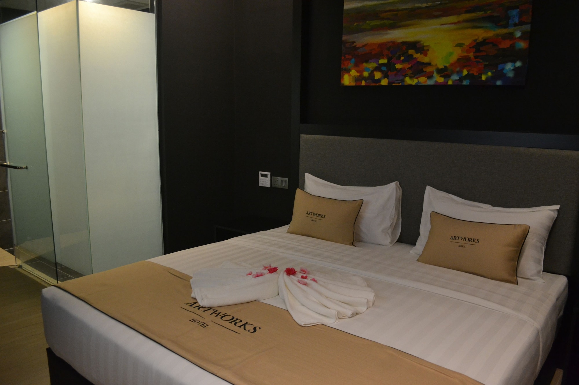 STANDARD, KING BED