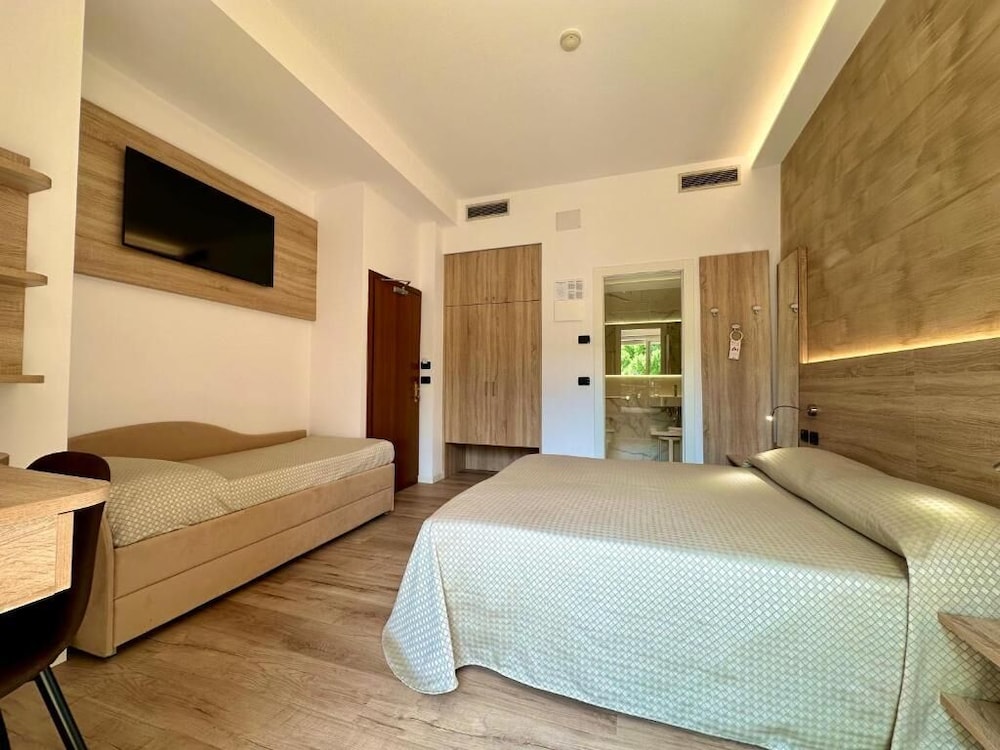 HOTEL BEAU RIVAGE PINETA 10/54