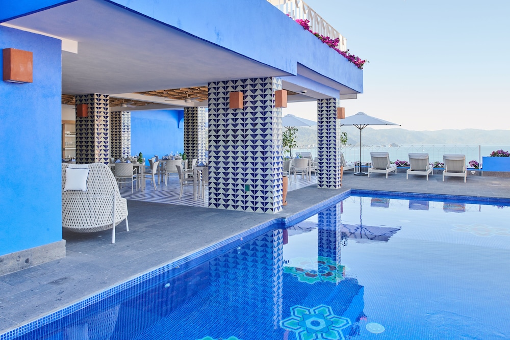 HOTELITO PATIO AZUL 3/75