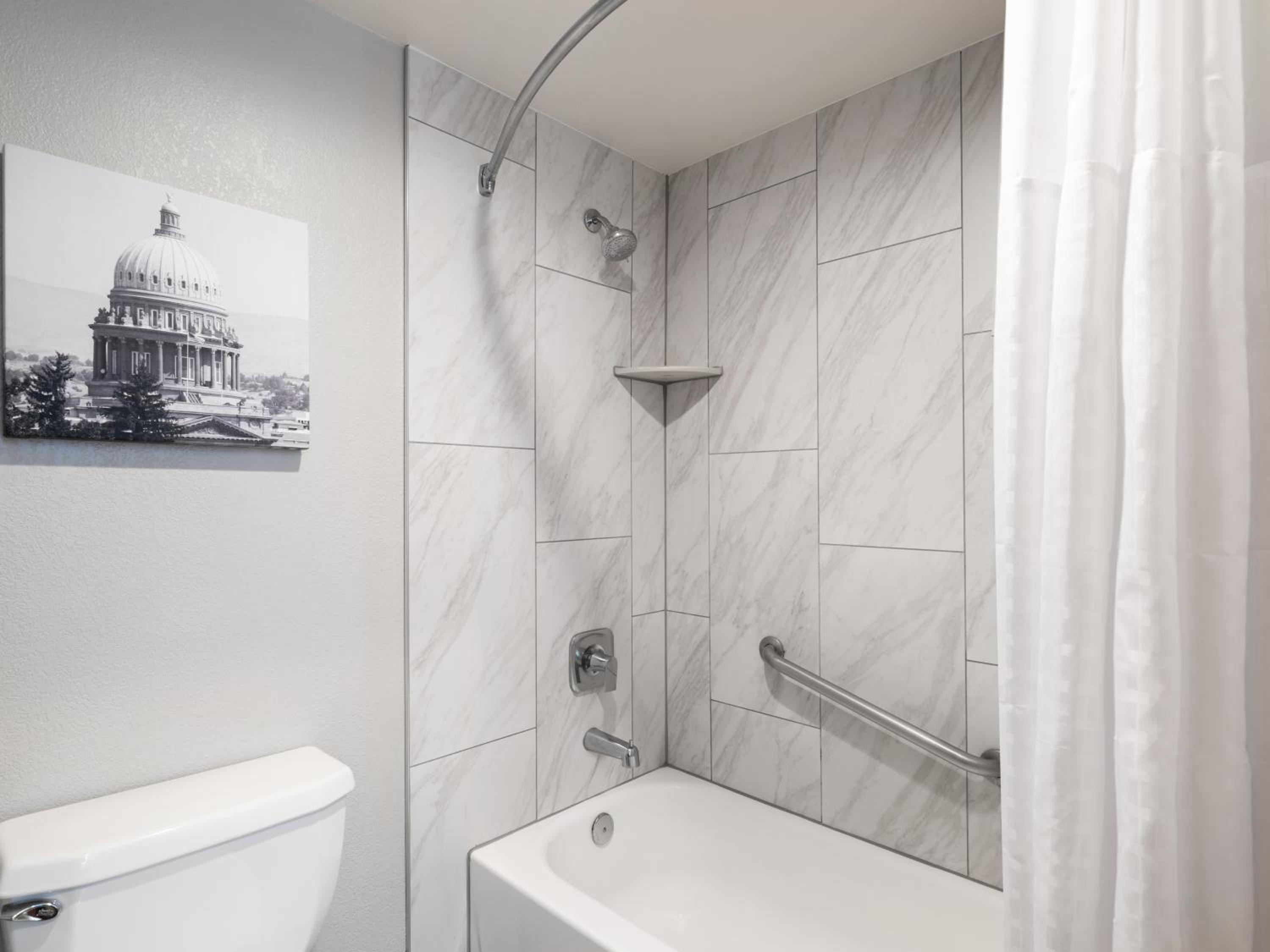 غرفة بسرير كينج بحوض جاكوزي، La Quinta Inn And Suites By Wyndham Pocatello 6/9