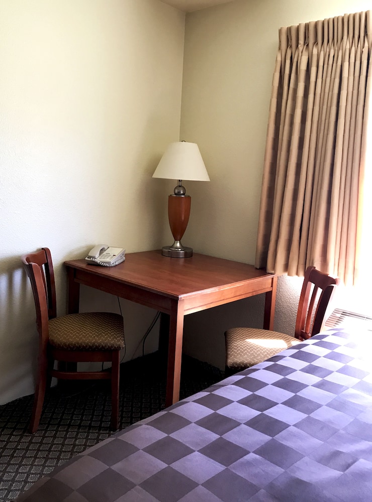 FAIRBRIDGE INN & SUITES KELLOGG 22/48