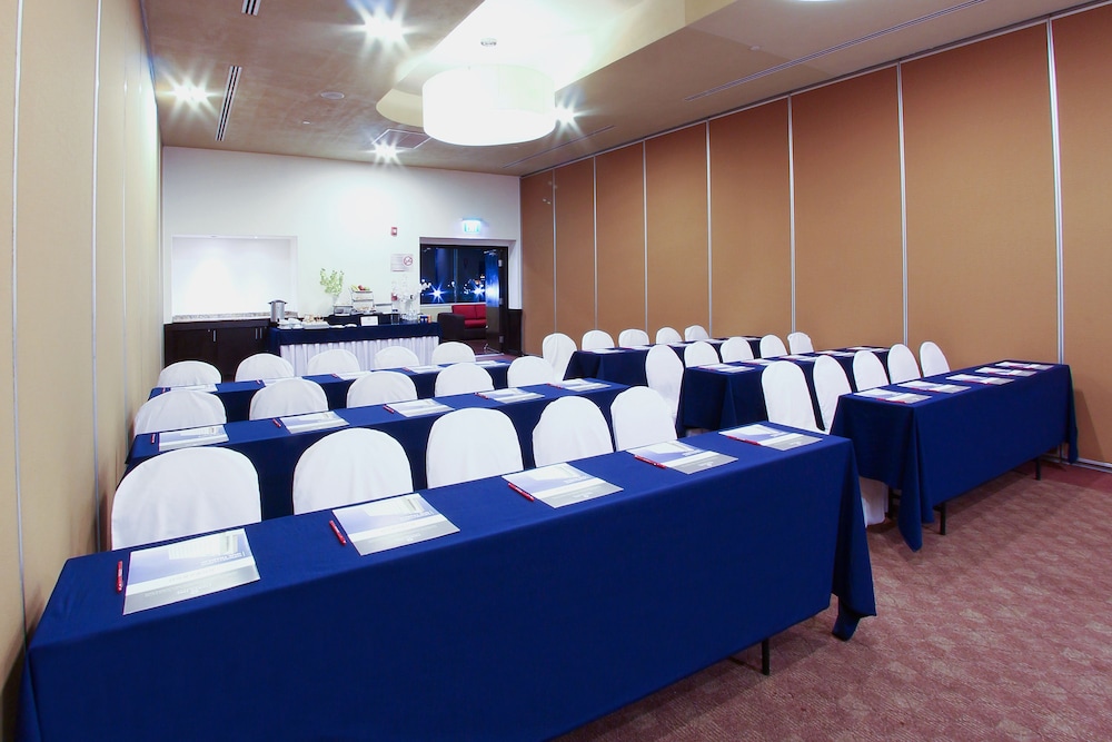 Fiesta Inn Express Durango 52/74