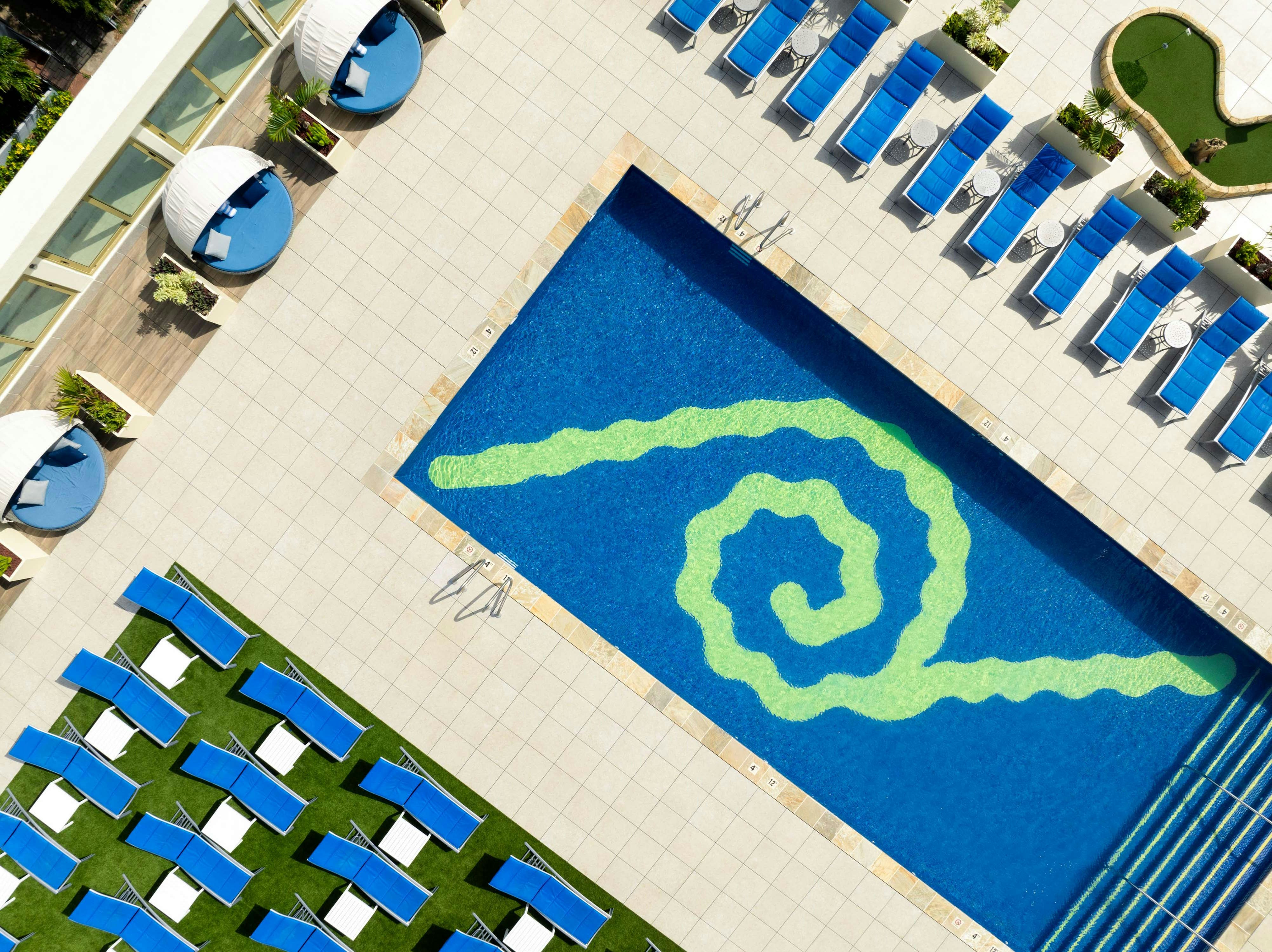 Hilton Waikiki Beach Resort & Spa 20/50