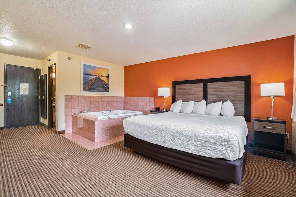 Days Inn Suites By Wyndham Traverse City 11/50