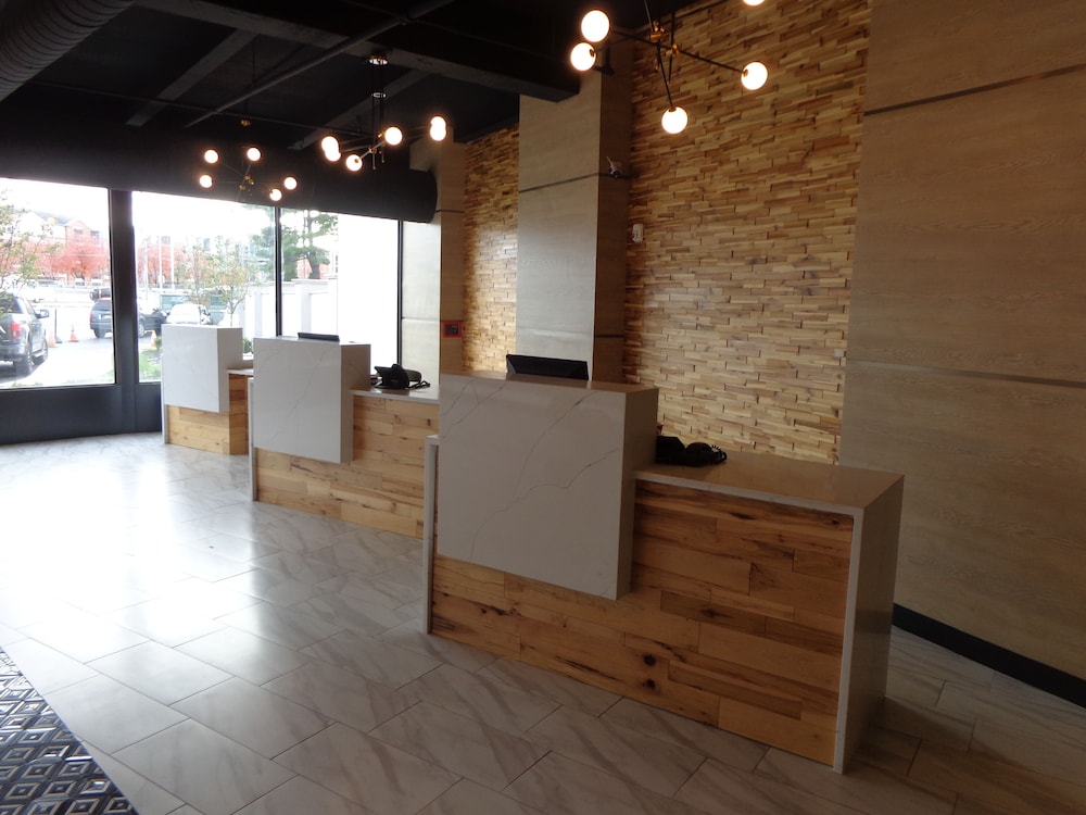 Holiday Inn Philadelphia Arpt-Stadium Area 34/54