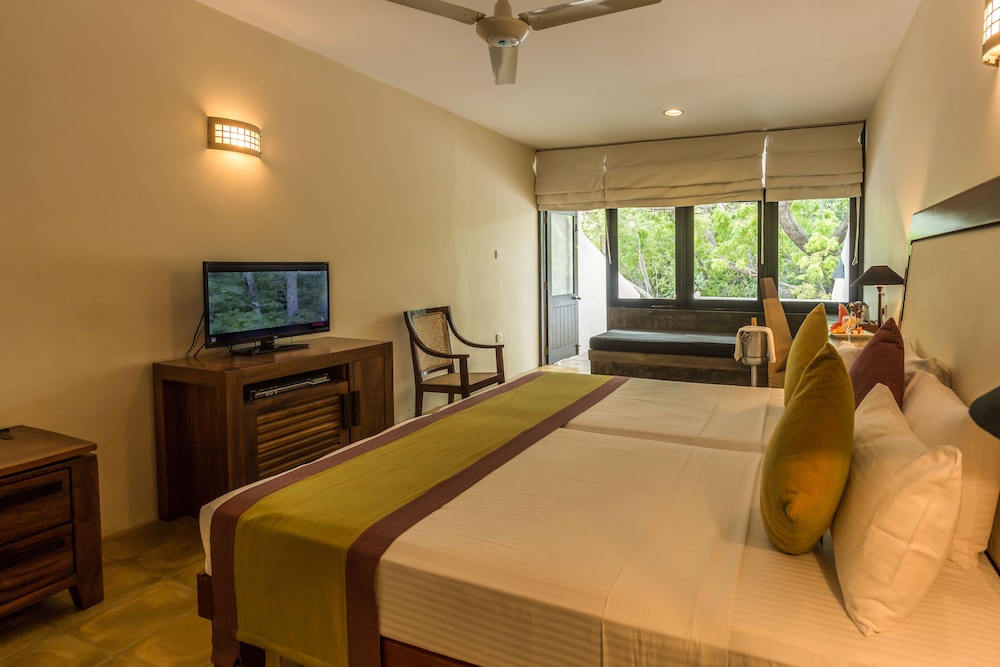 Nilaveli Beach Hotel 15/50