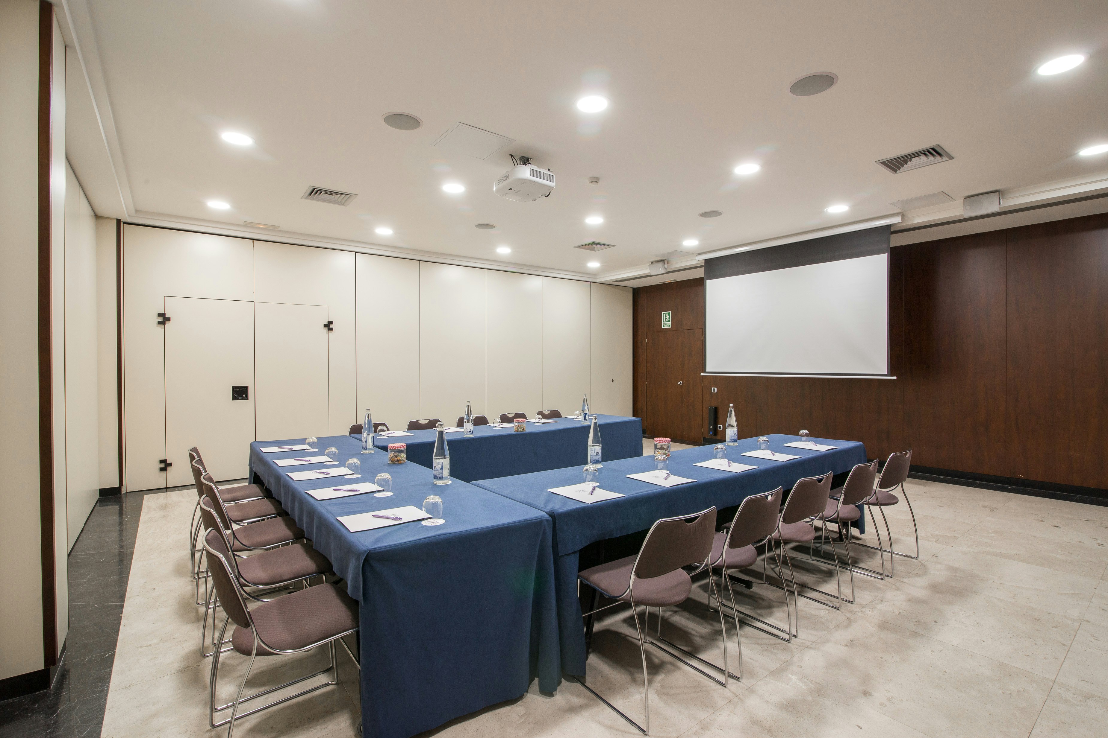 Hotel Augusta Barcelona Valles 12/17