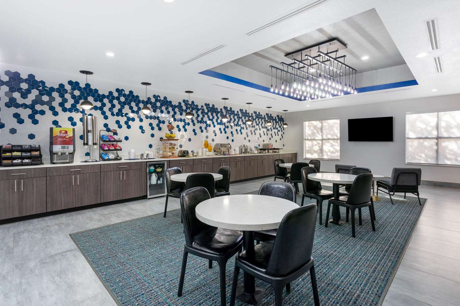 La Quinta Inn & Suites by Wyndham Tampa Central 13/22