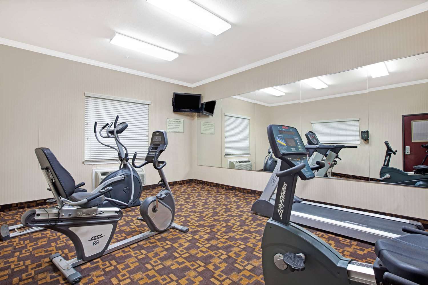 Super 8 by Wyndham IAH West/Greenspoint 18/31