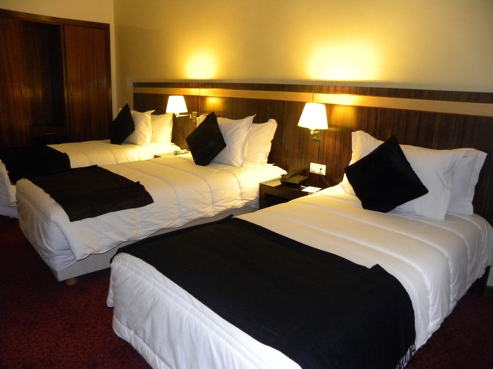 ROOM, TRIPLE