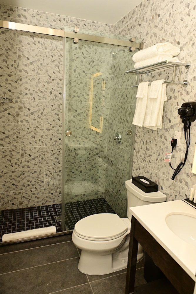 Super 8 by Wyndham Bronx Near Botanical Garden 25/29