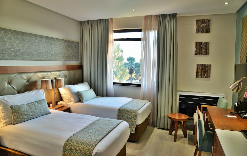 STANDARD, TWIN BEDS, RIVER VIEW