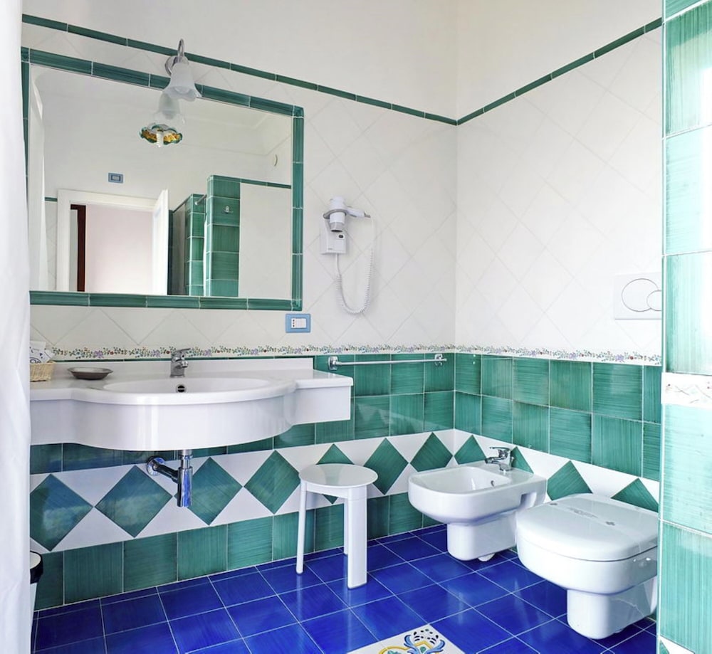 Maresca Hotel Praiano 75/78