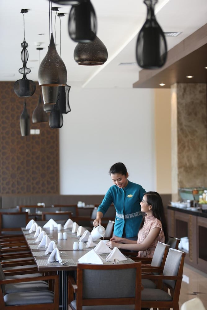 Hotel Santika Gresik 45/55