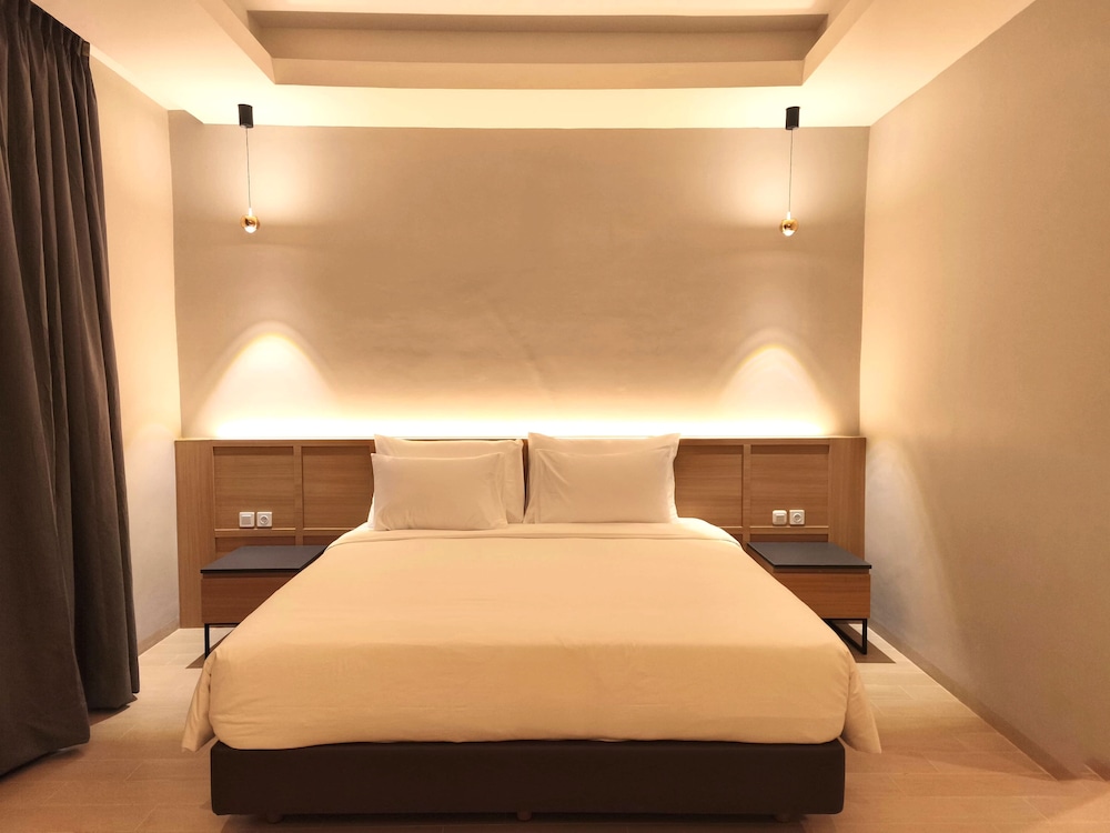 Premier, Suite, Queen Bed, City View