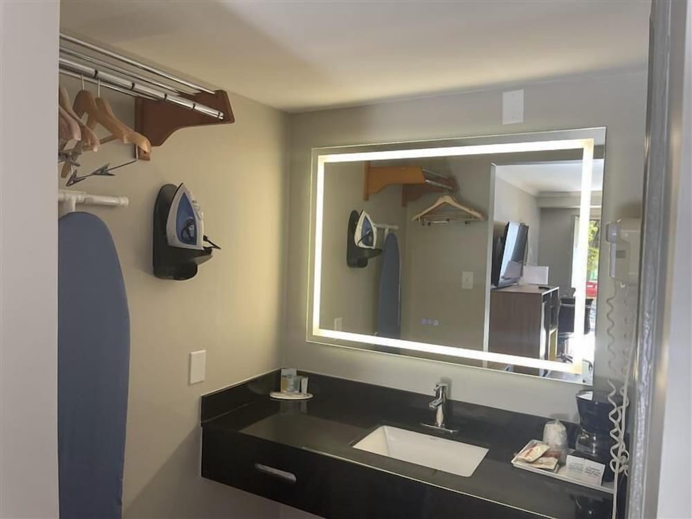 Days Inn by Wyndham Wilmington Brandywine 33/33