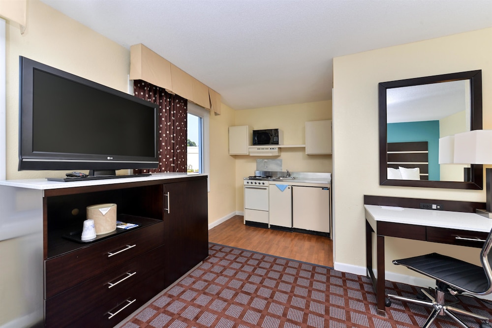 Americas Best Value Inn New London Mystic 7/11