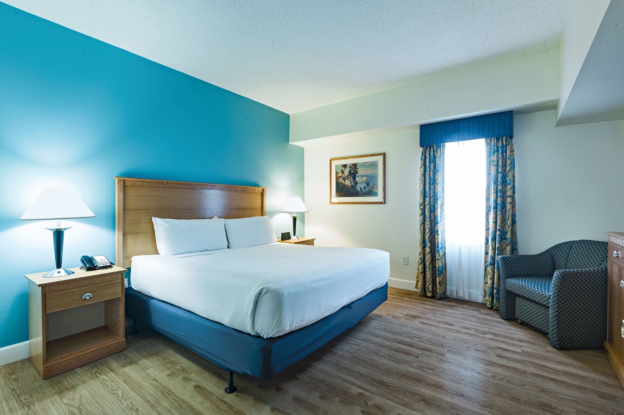 1 BEDROOM, SUITE