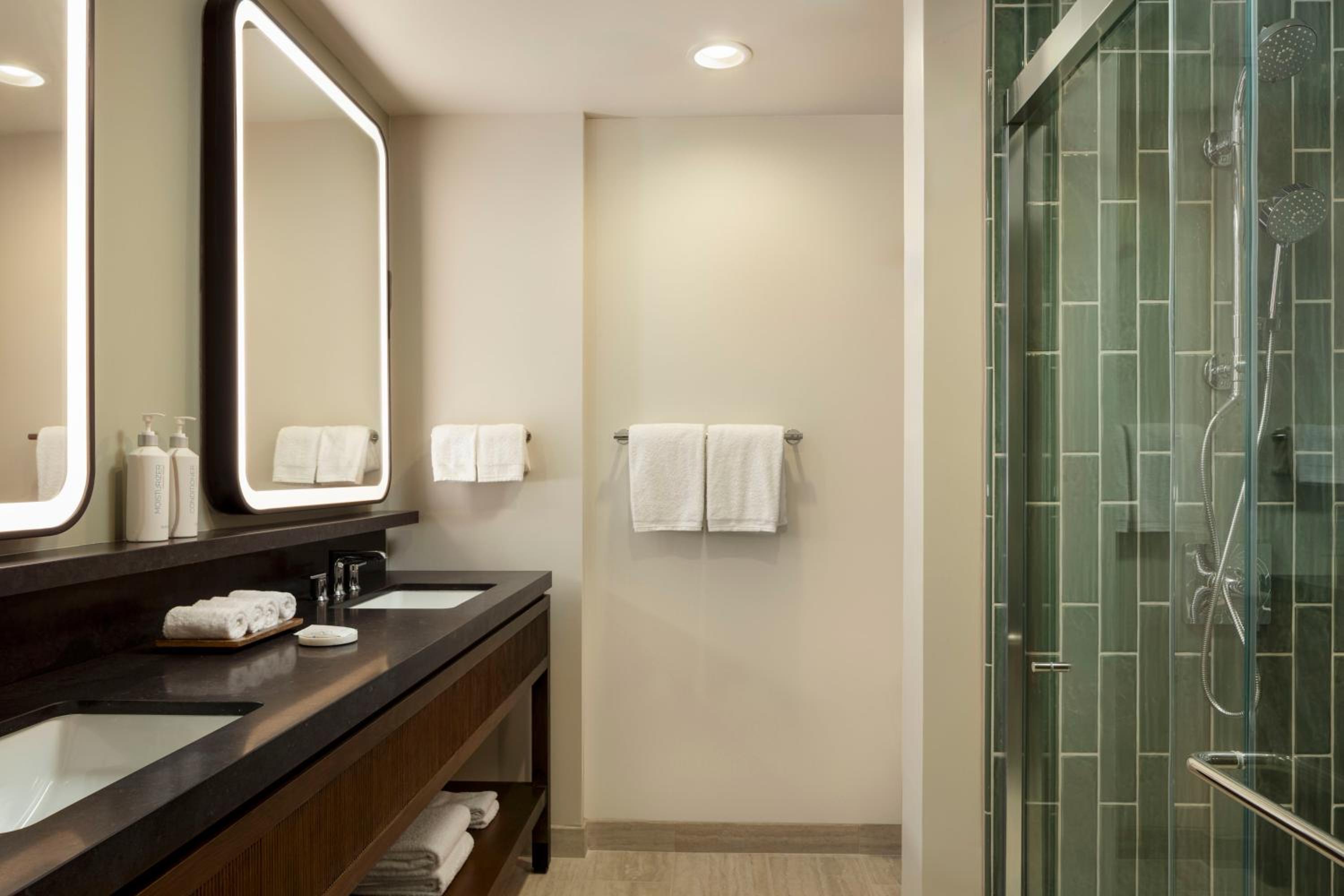 1 Bedroom, Royal, Palace, Suite, Ocean View