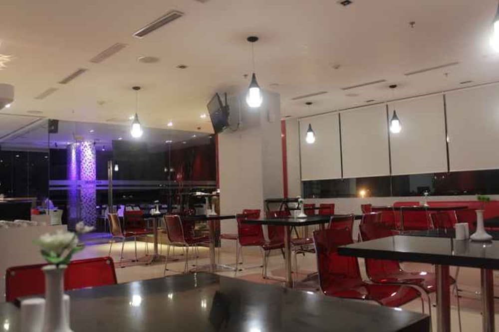 Redstar Hotel 30/39