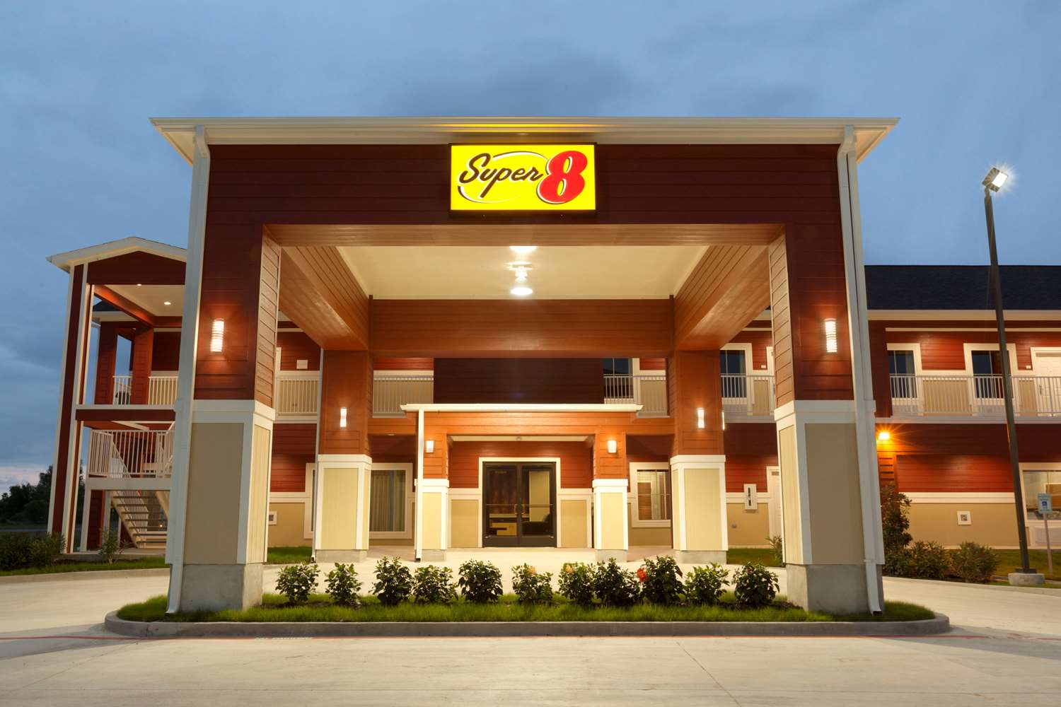 Super 8 by Wyndham Carrizo Springs 2/33