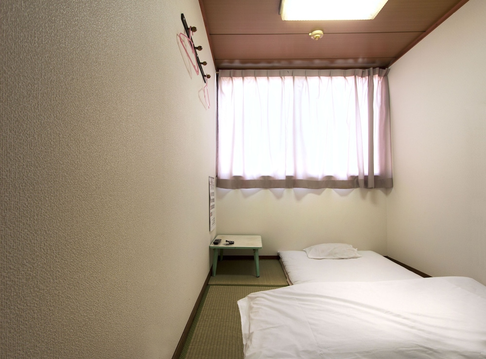 1 BEDROOM, SINGLE, SMOKING