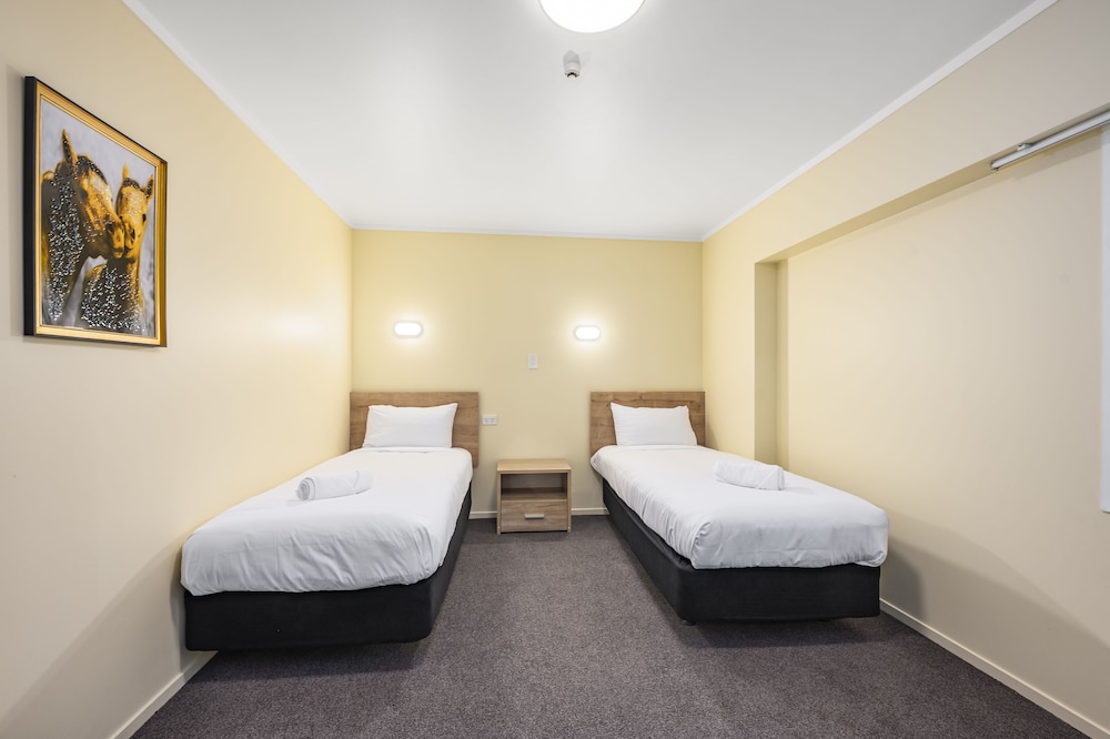 2 BEDROOMS, DOWNSTAIRS
