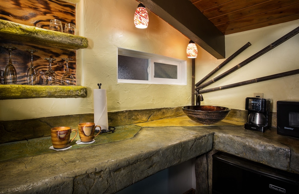 KILAUEA HOSPITALITY GROUP 6/69