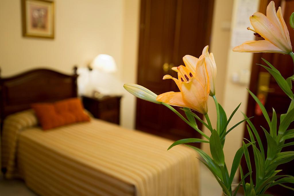 HOTEL LEFLET GRAN AVENIDA 10/16