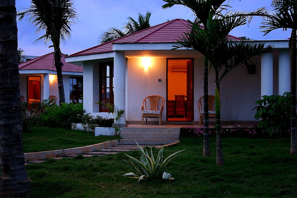 CHARIOT BEACH RESORT 3/50