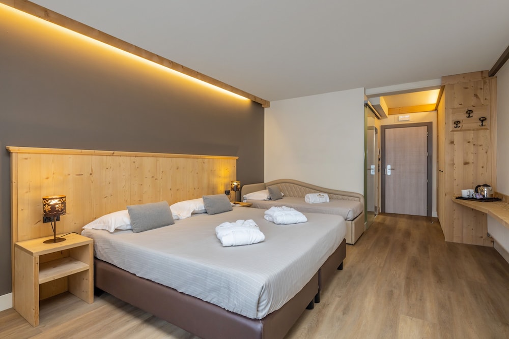 Hotel Piandineve 15/64