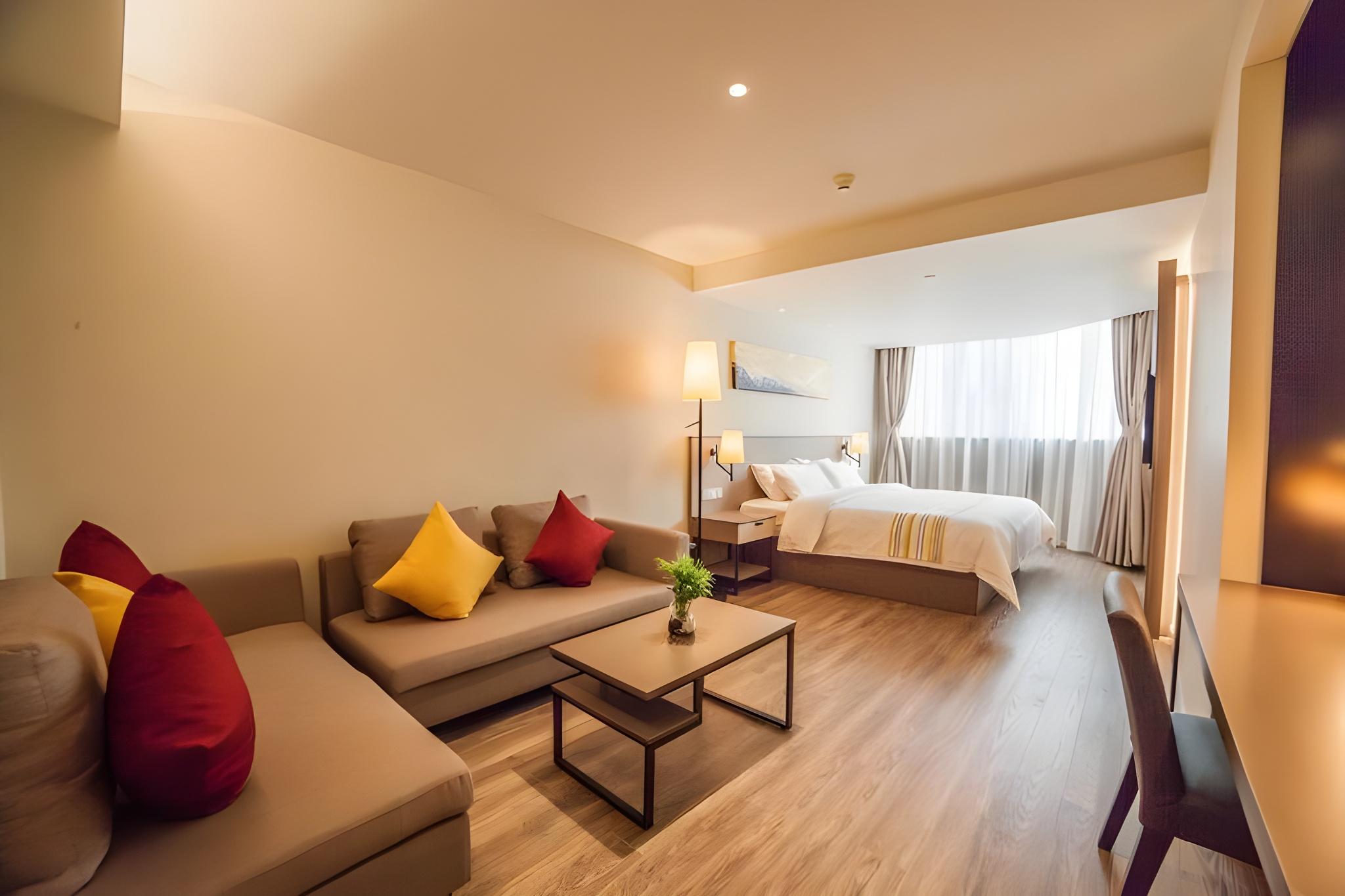 Home Inn Plus (Wuxi Zhongshan Road Shenglimen Metro Station) 31/57