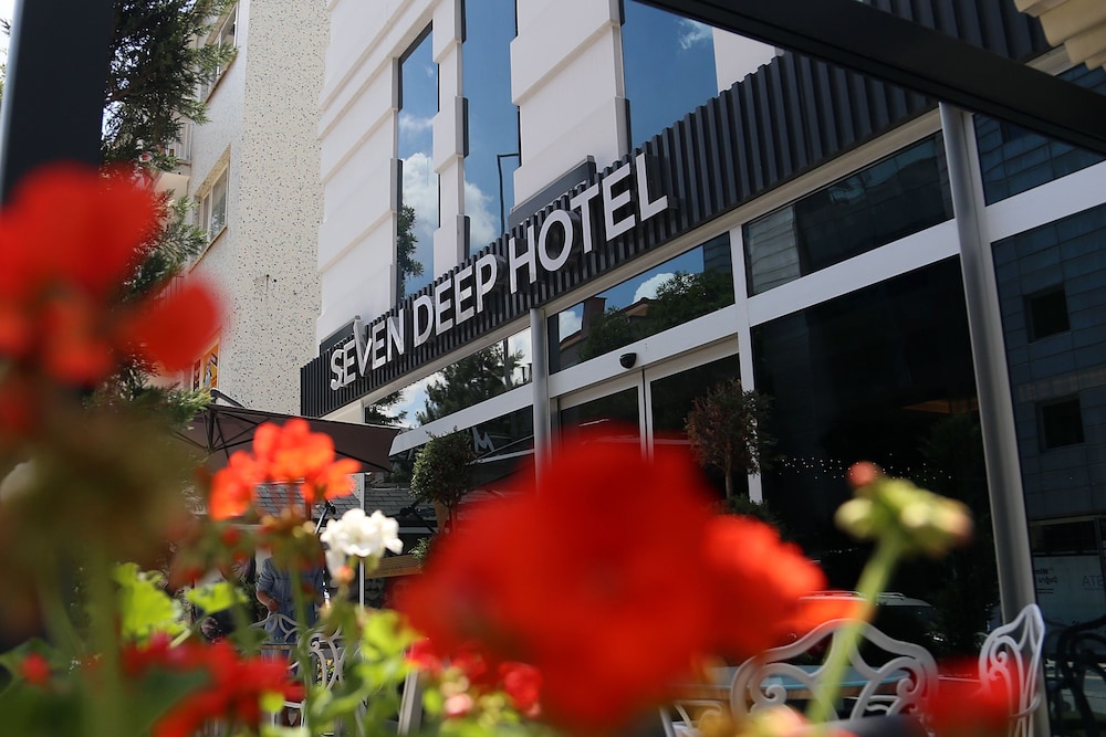 Seven Deep Hotel 12/42