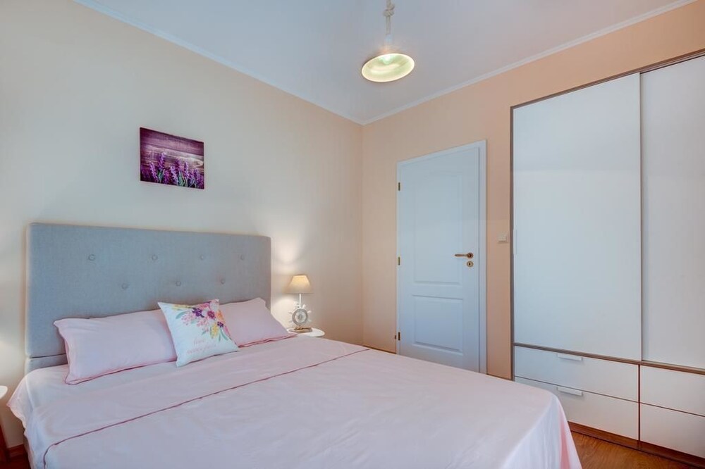 Venera and Anastasia Palace Apartments 20/75