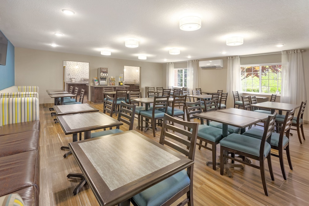 Comfort Inn & Suites Tualatin - Lake Oswego South 49/60