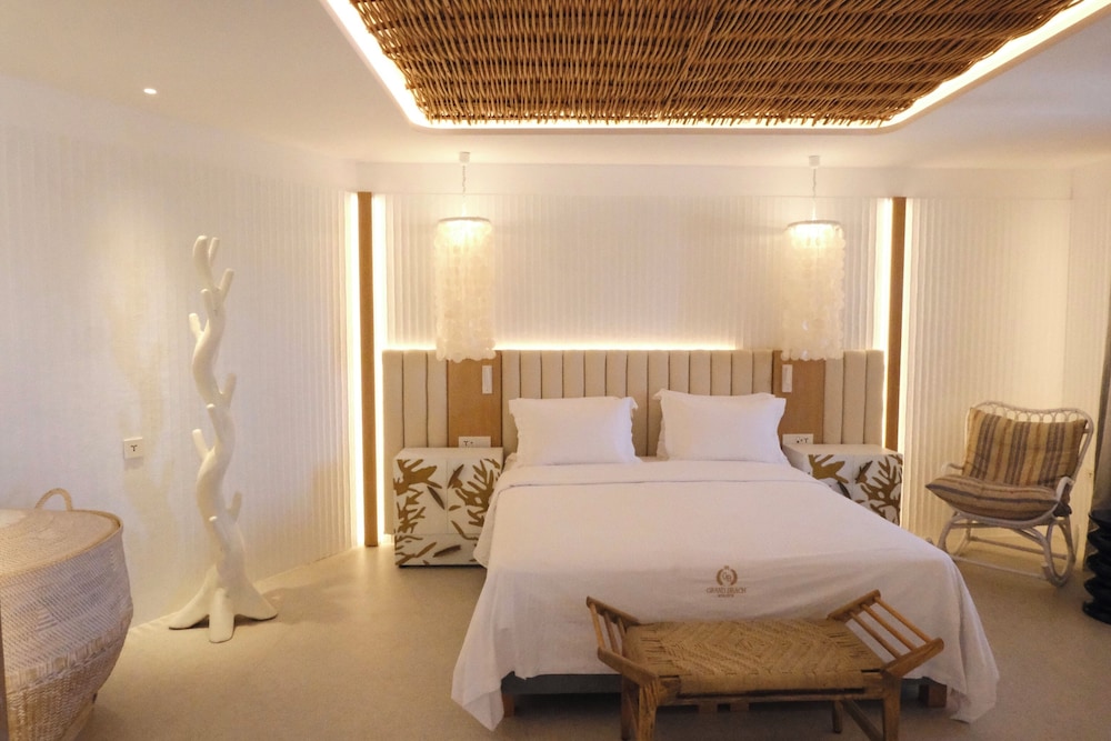Pool, Suite, King Bed